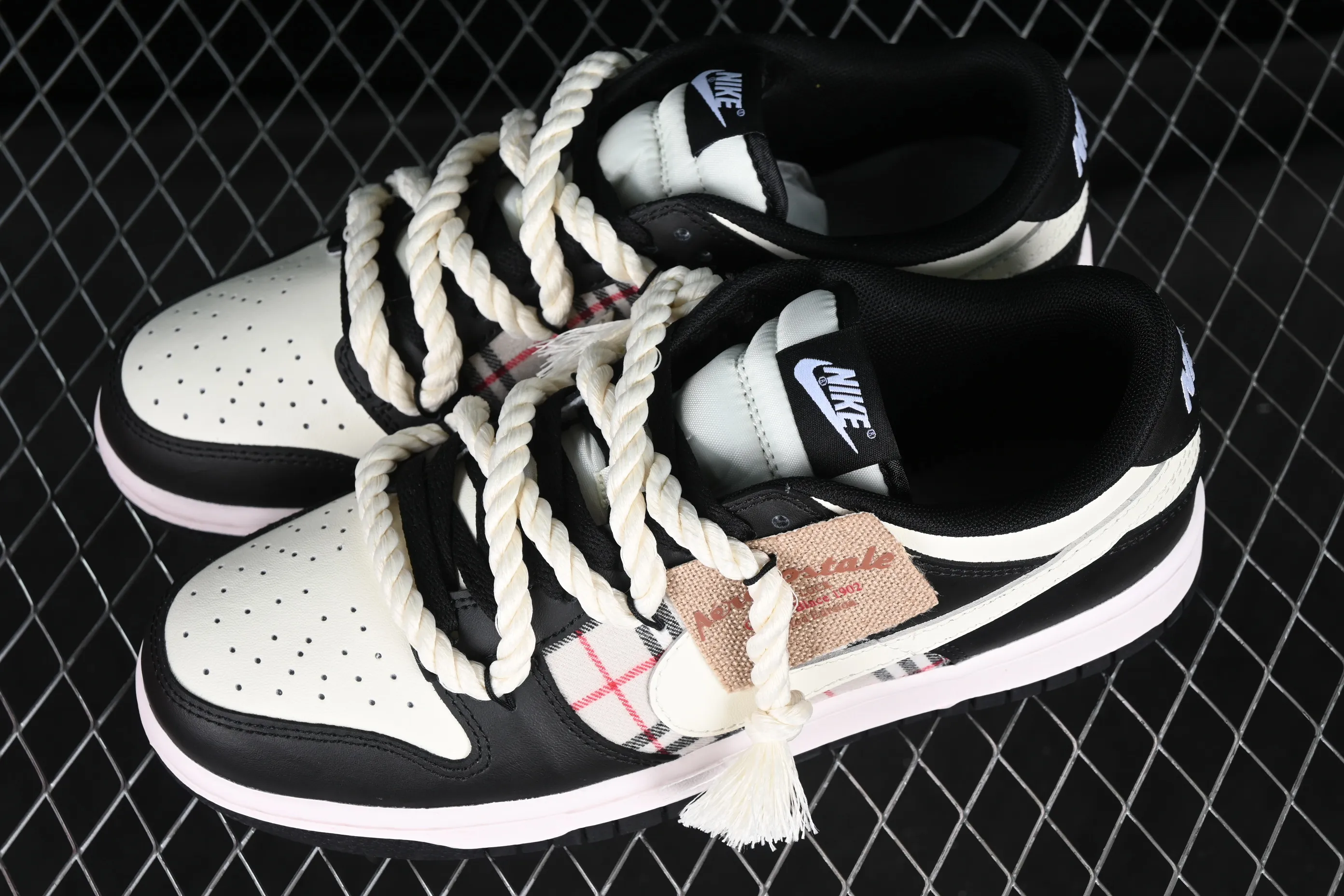 All Categories Nk SB Dunk Series Nk SB Dunk Low Low-top sneakers Nk Dunk Low Fire Heart Scottish distressed oxidation Deconstructed straps SB retro low-top casual sneakers DD1391-100